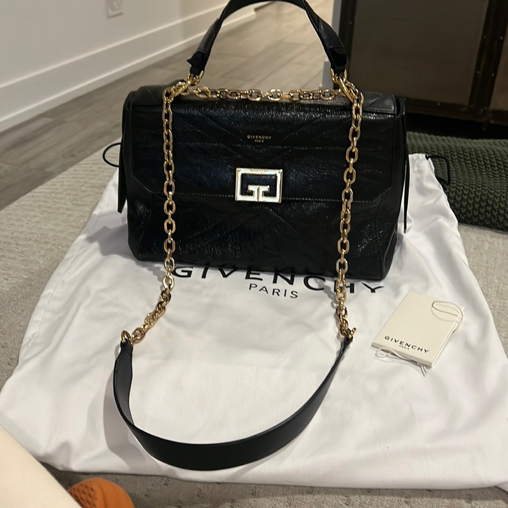 Givenchy I.D. Bag. Size medium